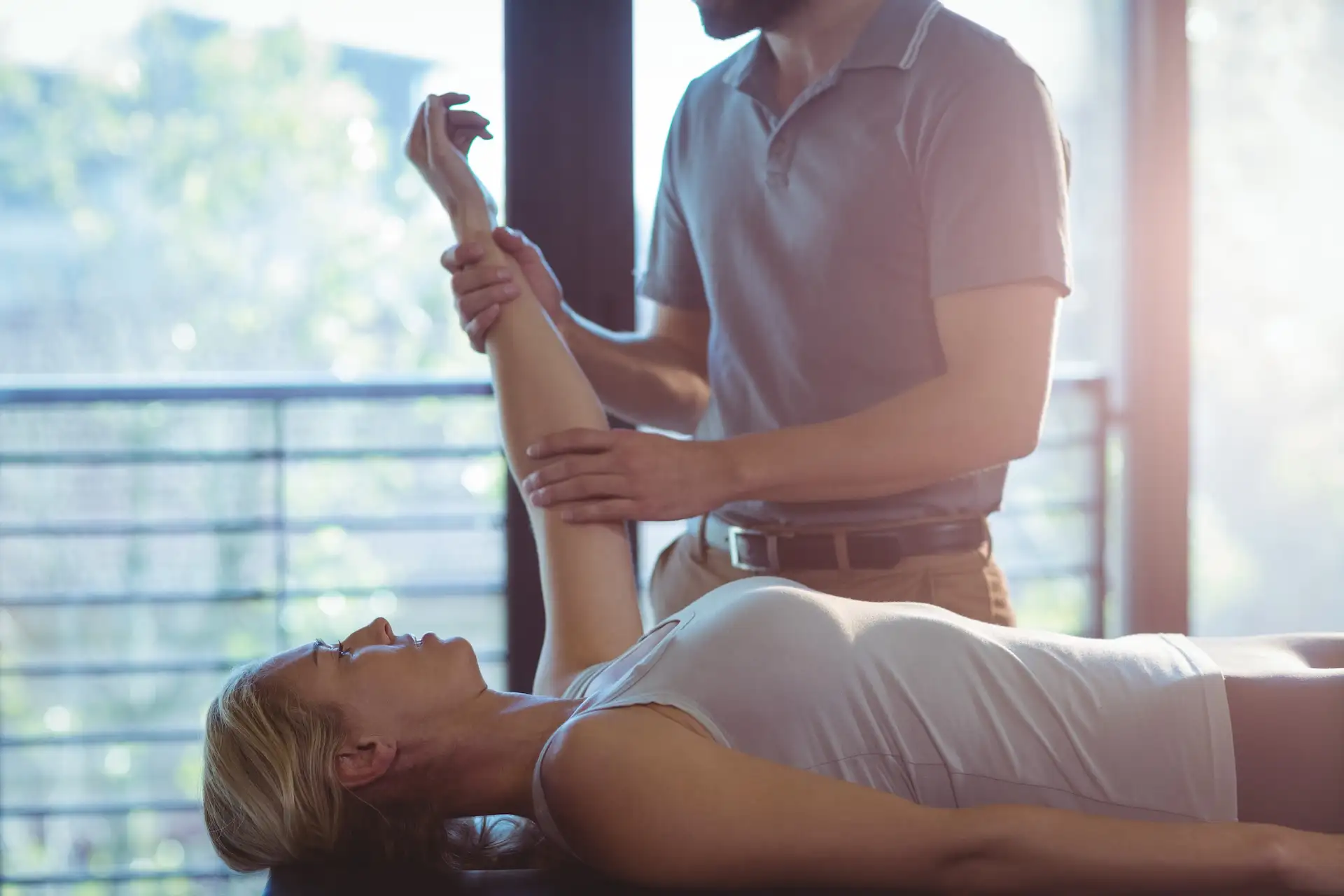 holistyczne_terapie_manualne_bartlomiej_kozuch usatwiveia systemie totalna biologia osteopatia mikrokinezyterpaia biokinezjologia NST