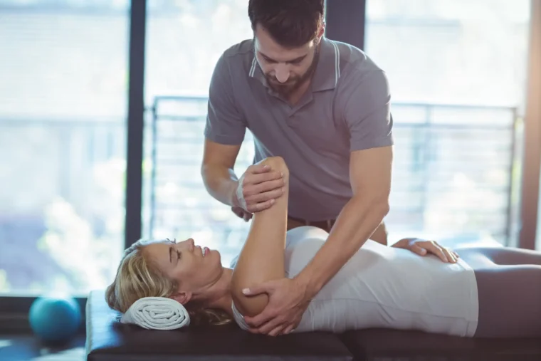holistyczne_terapie_manualne_bartlomiej_kozuch usatwiveia systemie totalna biologia osteopatia mikrokinezyterpaia biokinezjologia NST Jak działa mikrokinezyterapia?