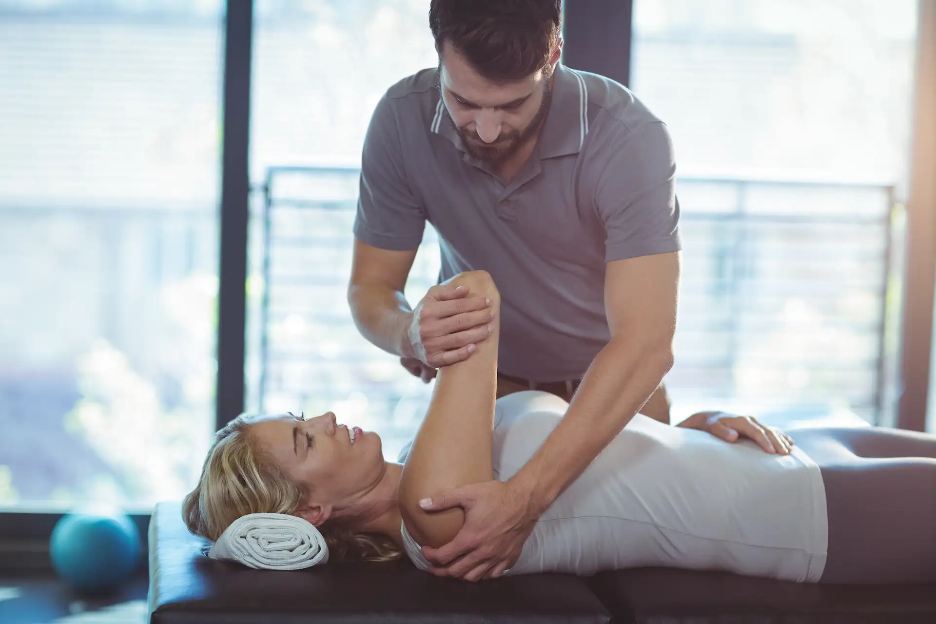 holistyczne_terapie_manualne_bartlomiej_kozuch usatwiveia systemie totalna biologia osteopatia mikrokinezyterpaia biokinezjologia NST