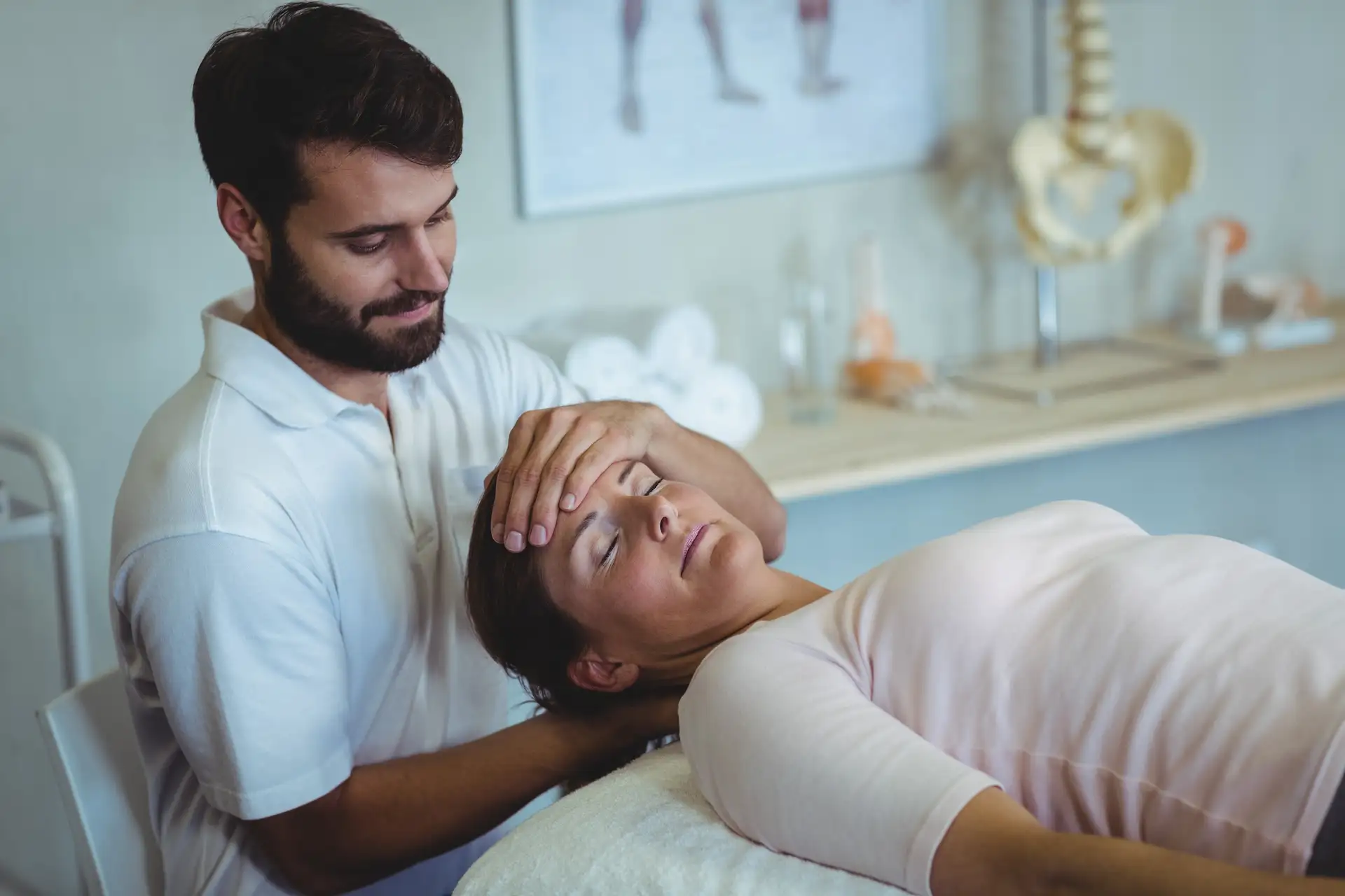 holistyczne_terapie_manualne_bartlomiej_kozuch usatwiveia systemie totalna biologia osteopatia mikrokinezyterpaia biokinezjologia NST